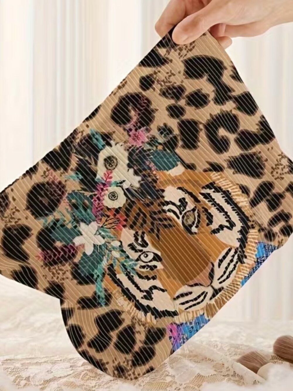 BOUTIQUE TIGER PRINT MAKEUP BAG